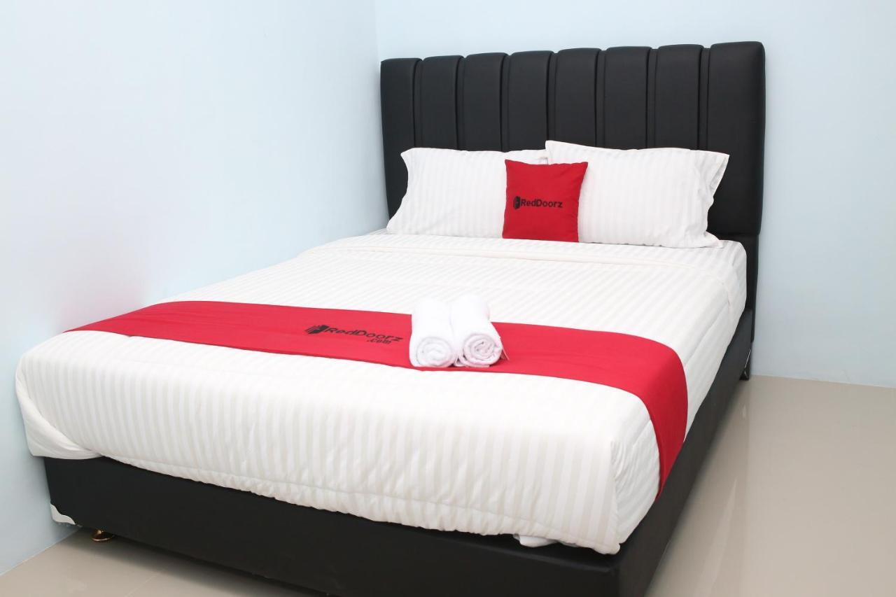 Reddoorz Syariah Near Suncity Mall Madiun Εξωτερικό φωτογραφία