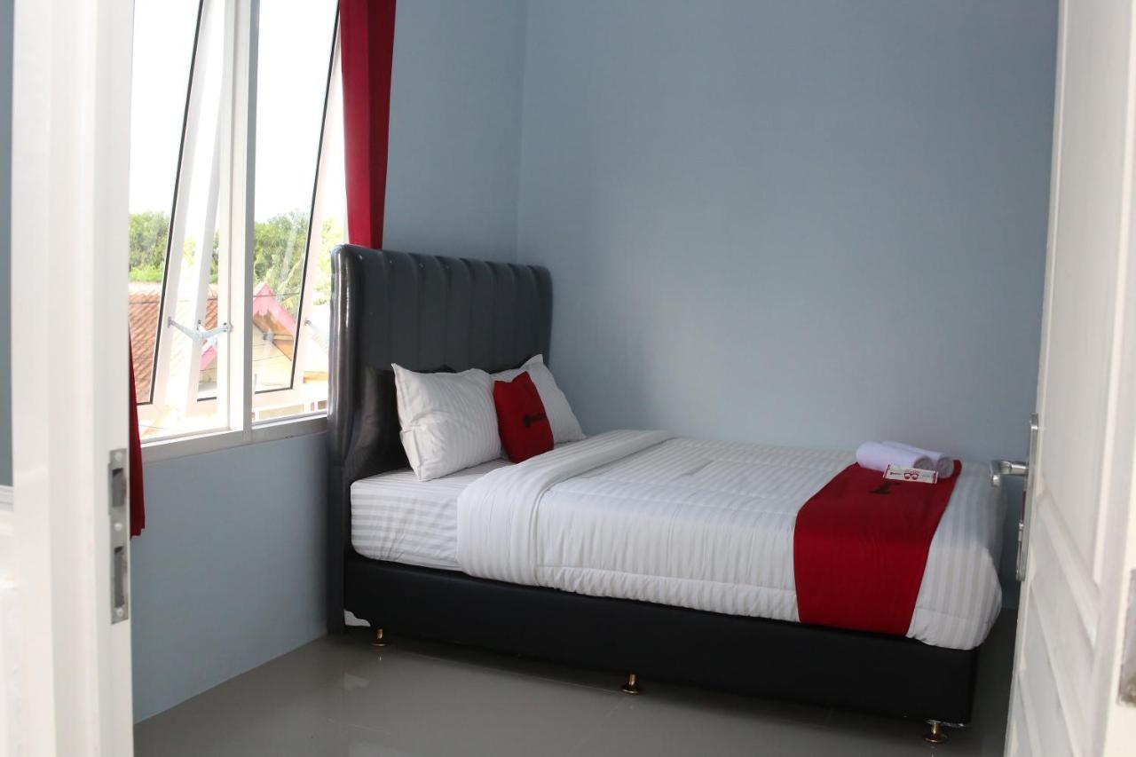 Reddoorz Syariah Near Suncity Mall Madiun Εξωτερικό φωτογραφία