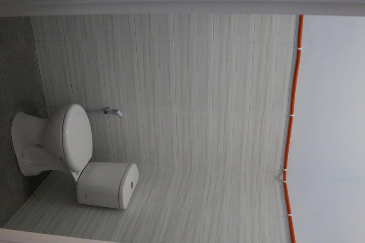 Reddoorz Syariah Near Suncity Mall Madiun Εξωτερικό φωτογραφία