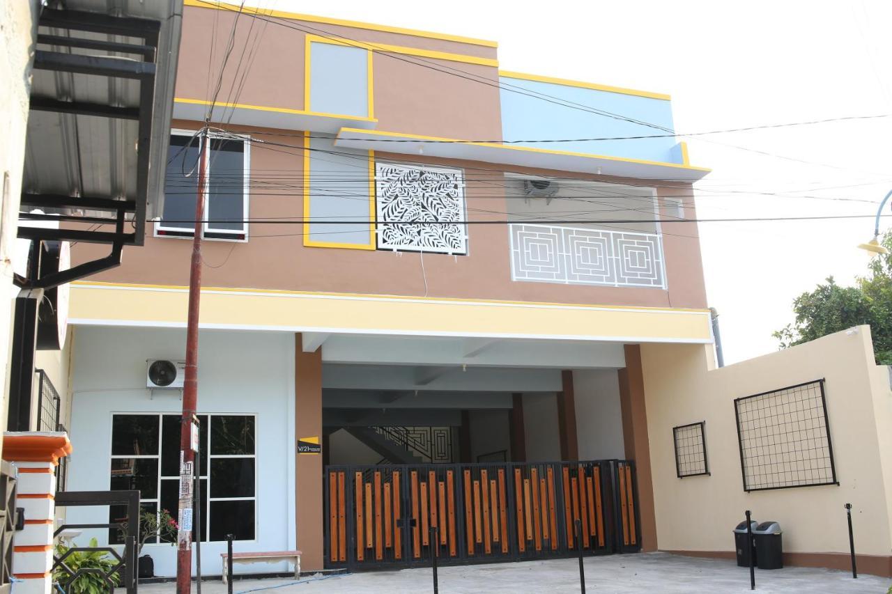 Reddoorz Syariah Near Suncity Mall Madiun Εξωτερικό φωτογραφία