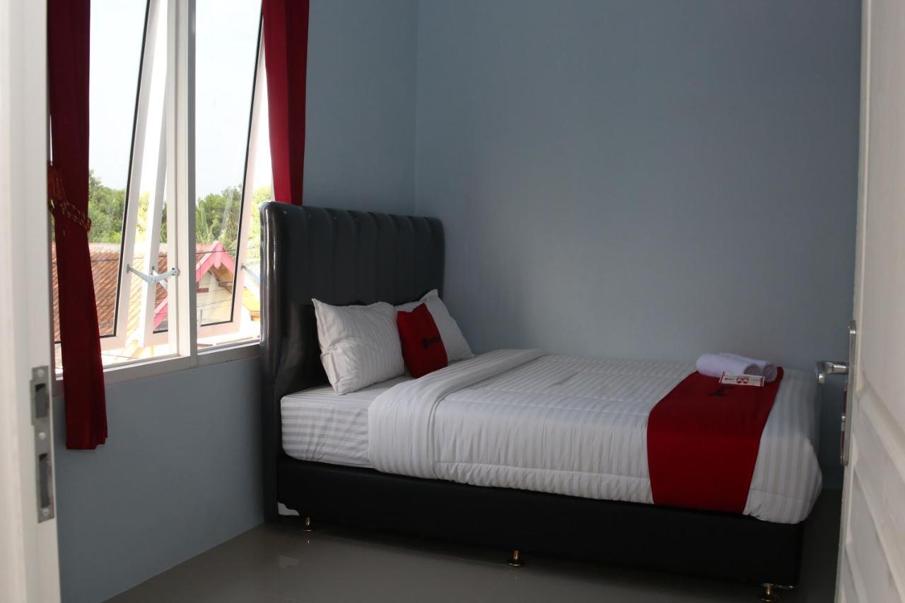 Reddoorz Syariah Near Suncity Mall Madiun Εξωτερικό φωτογραφία