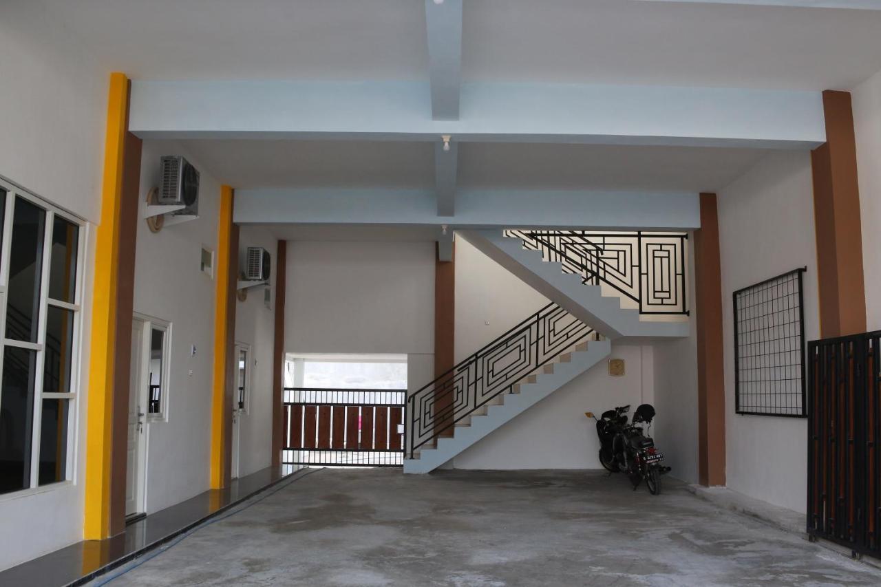 Reddoorz Syariah Near Suncity Mall Madiun Εξωτερικό φωτογραφία