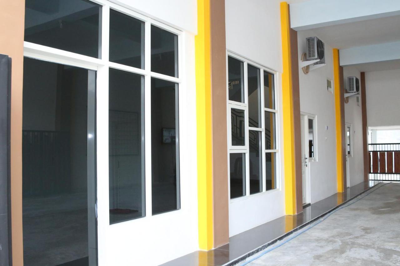 Reddoorz Syariah Near Suncity Mall Madiun Εξωτερικό φωτογραφία