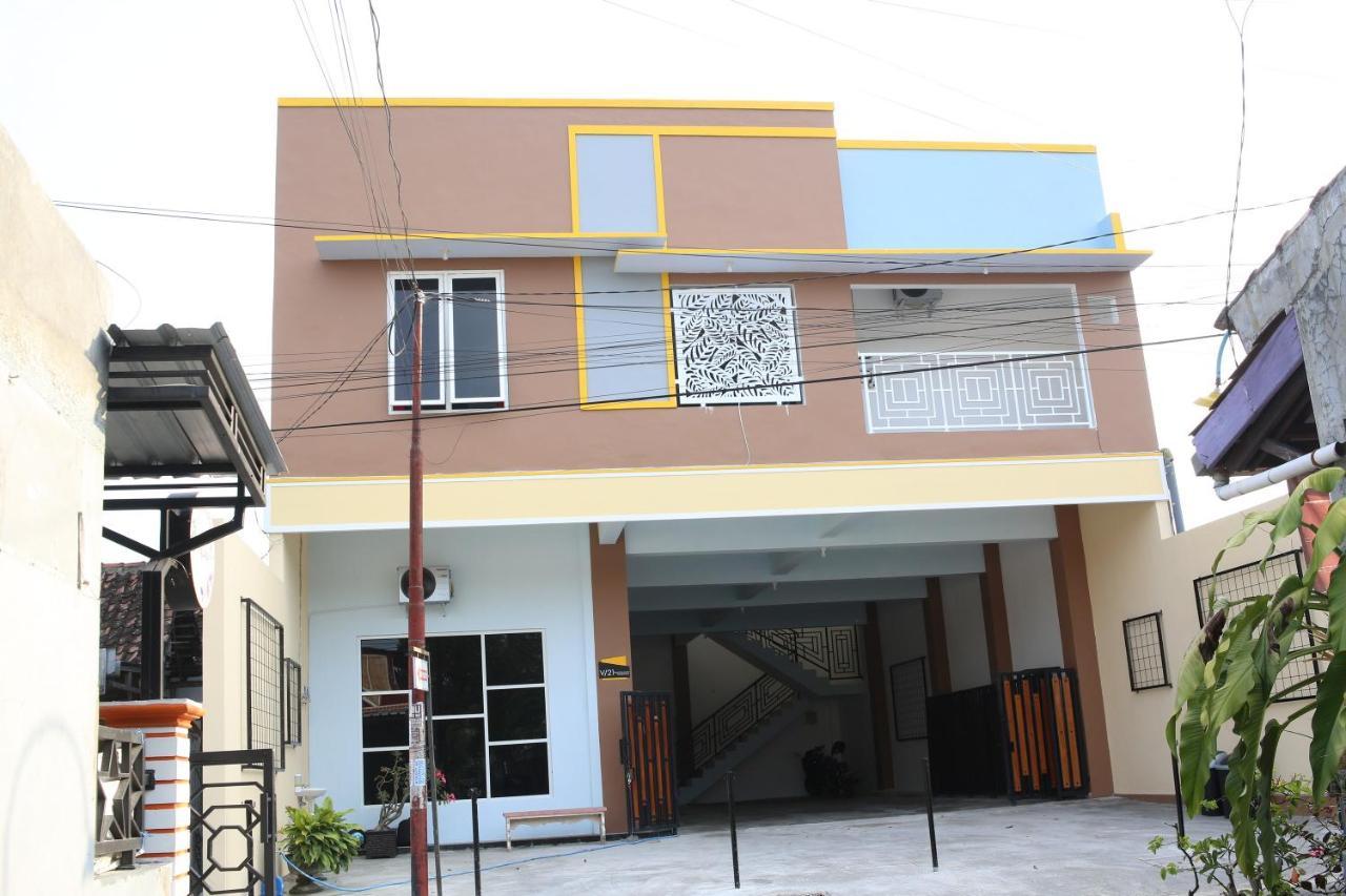 Reddoorz Syariah Near Suncity Mall Madiun Εξωτερικό φωτογραφία