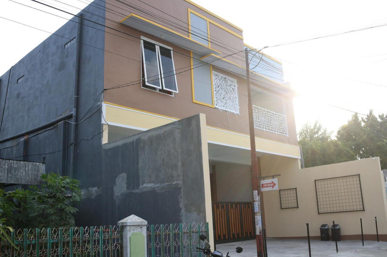 Reddoorz Syariah Near Suncity Mall Madiun Εξωτερικό φωτογραφία