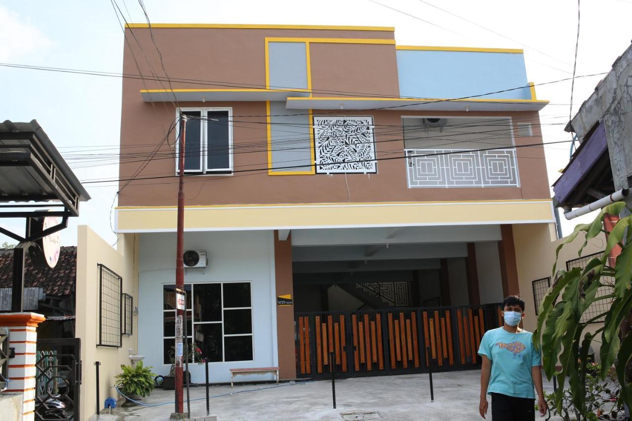 Reddoorz Syariah Near Suncity Mall Madiun Εξωτερικό φωτογραφία