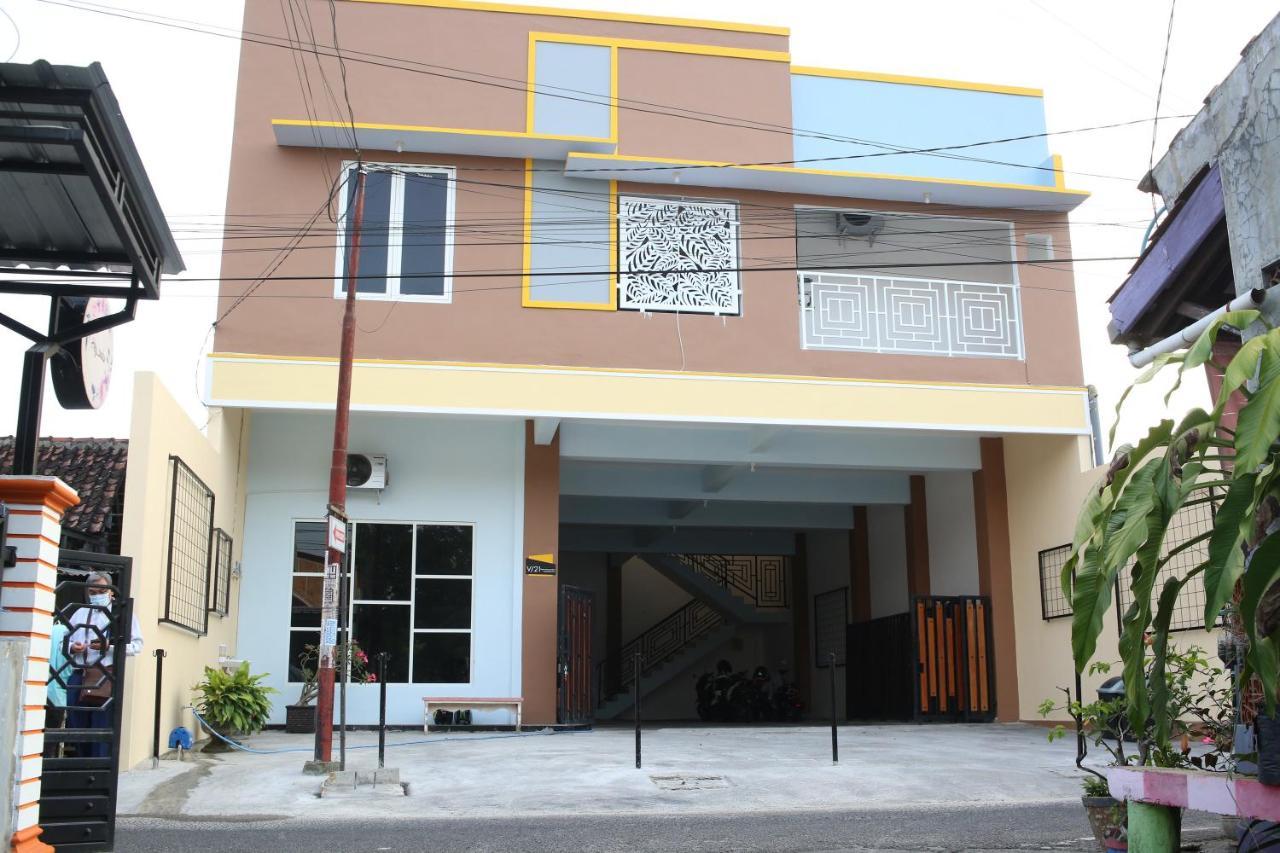 Reddoorz Syariah Near Suncity Mall Madiun Εξωτερικό φωτογραφία