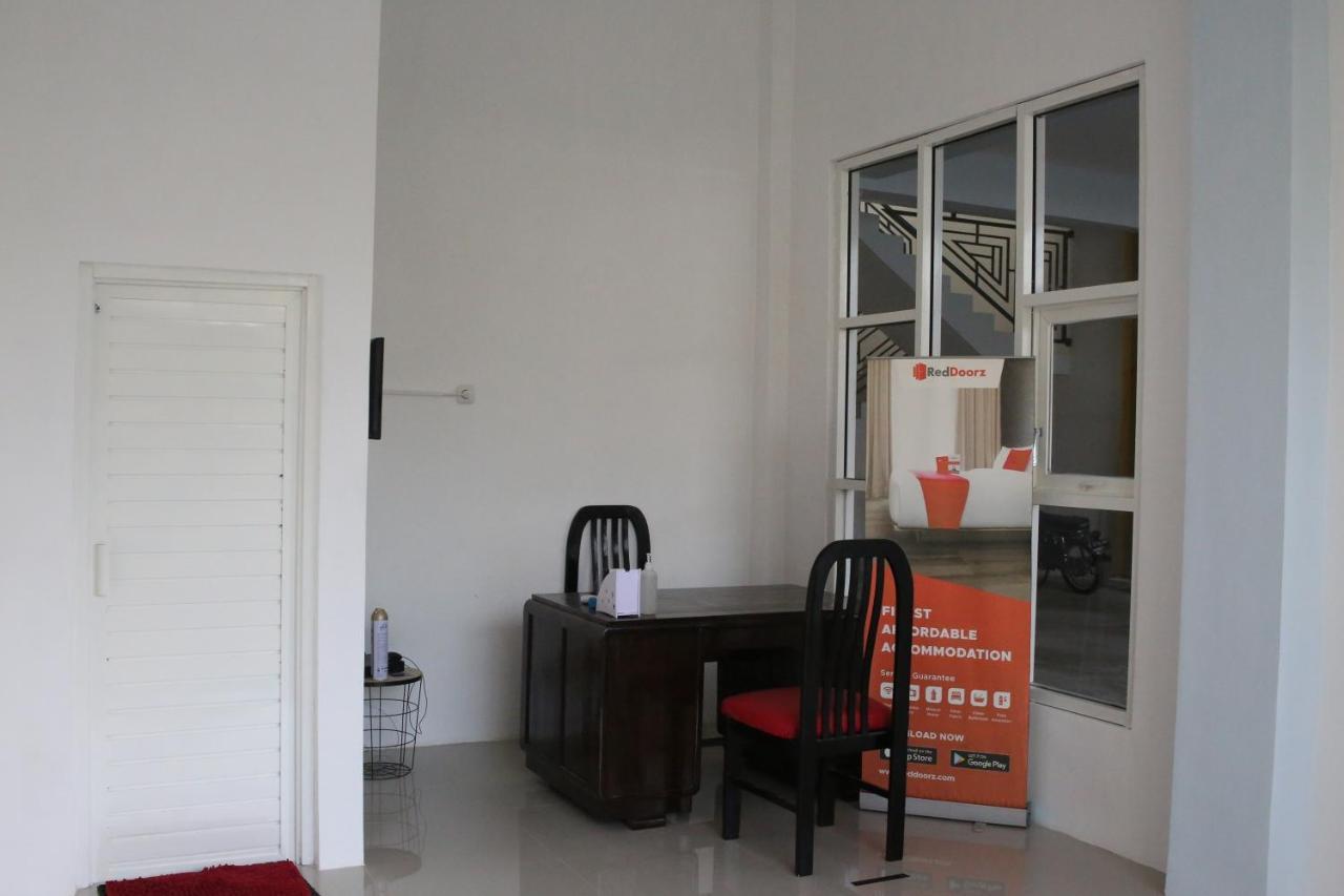 Reddoorz Syariah Near Suncity Mall Madiun Εξωτερικό φωτογραφία