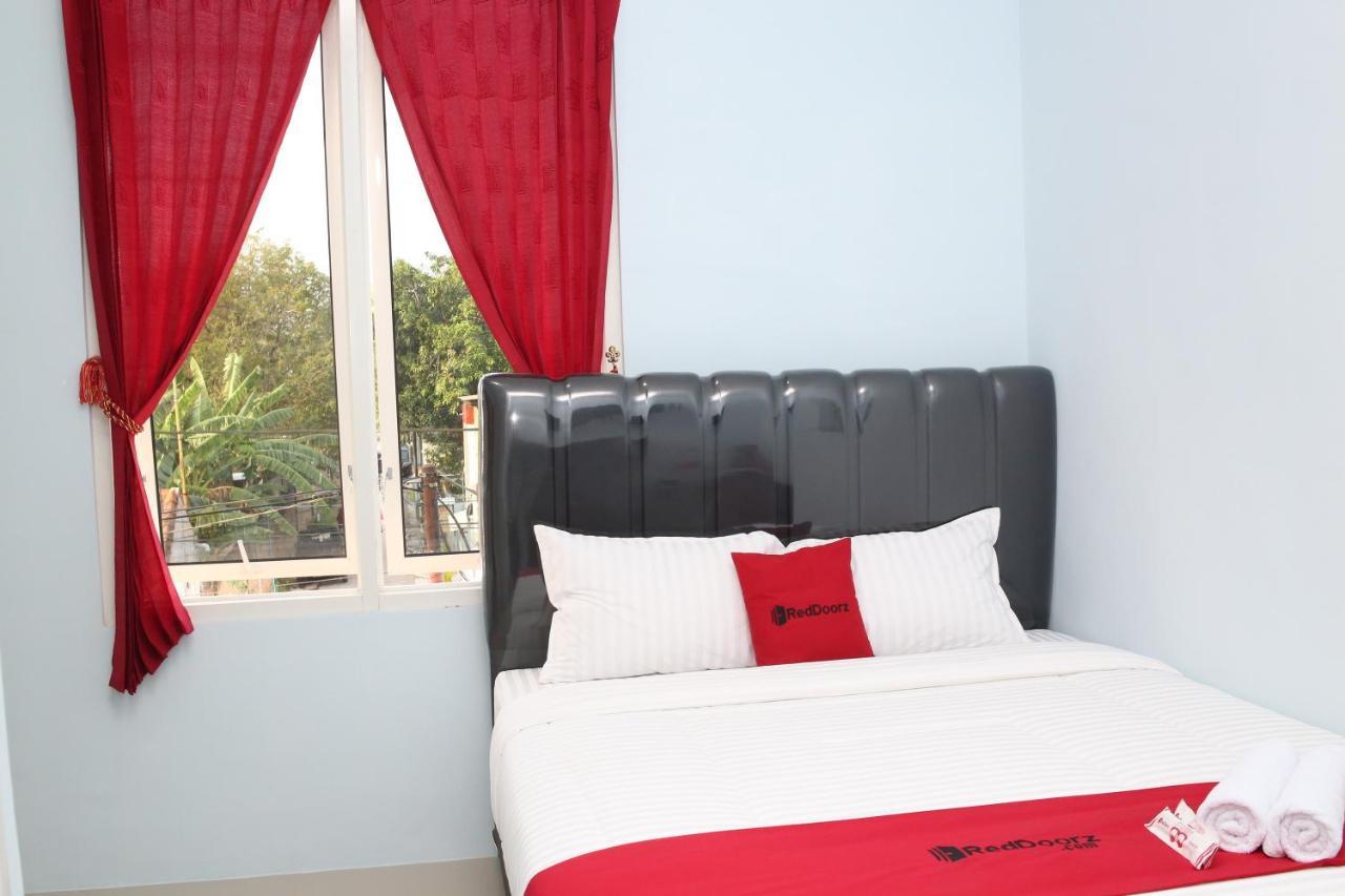 Reddoorz Syariah Near Suncity Mall Madiun Εξωτερικό φωτογραφία