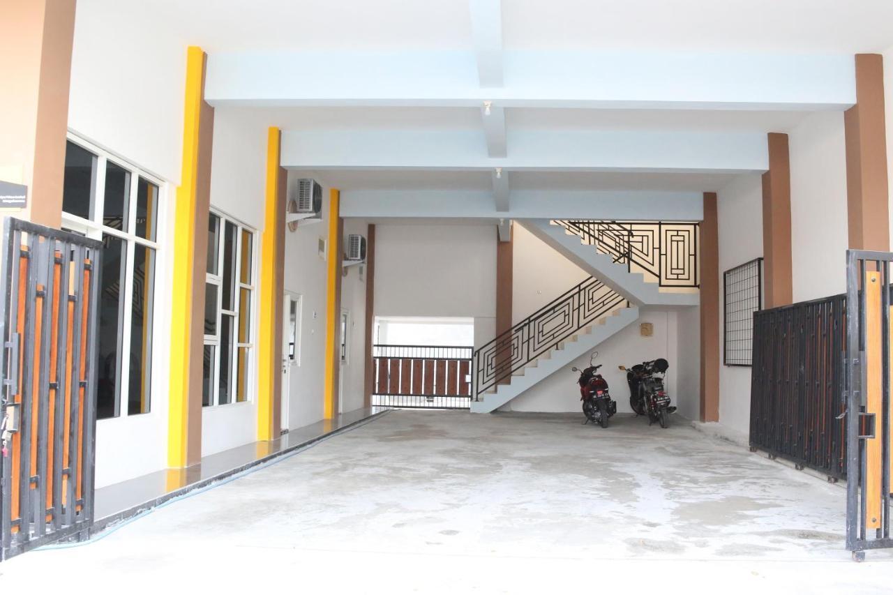 Reddoorz Syariah Near Suncity Mall Madiun Εξωτερικό φωτογραφία